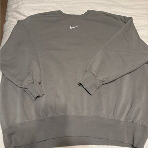 Nike women's crewneck Sweater